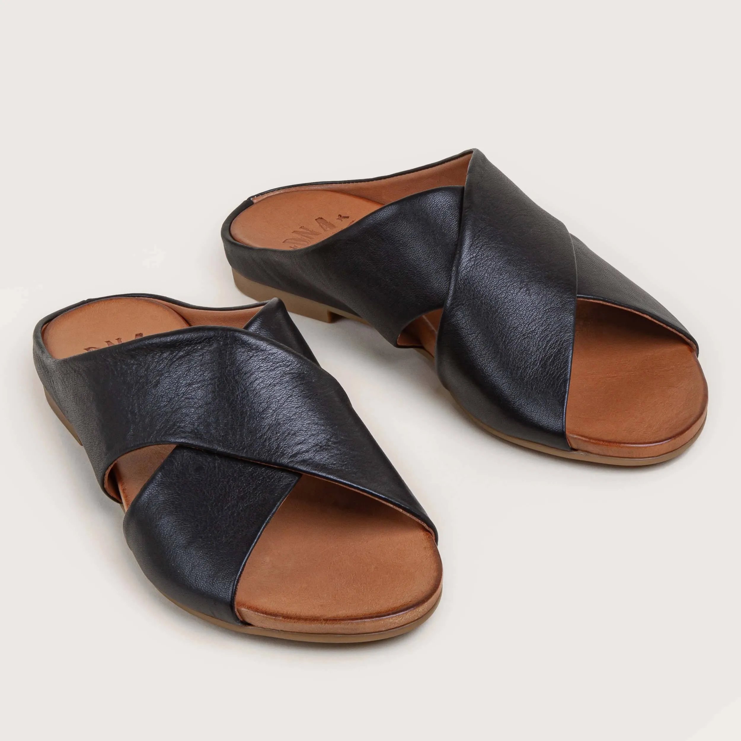 Hampton - Black